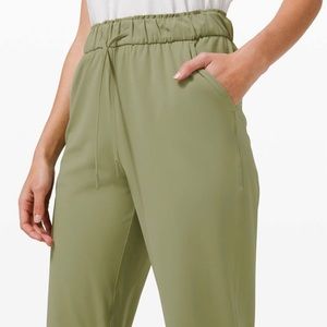 lululemon stretch jogger - high rise - size 8 - rosemary green